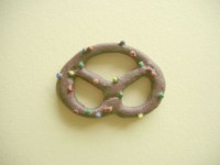 Brezel dunkel Knopf