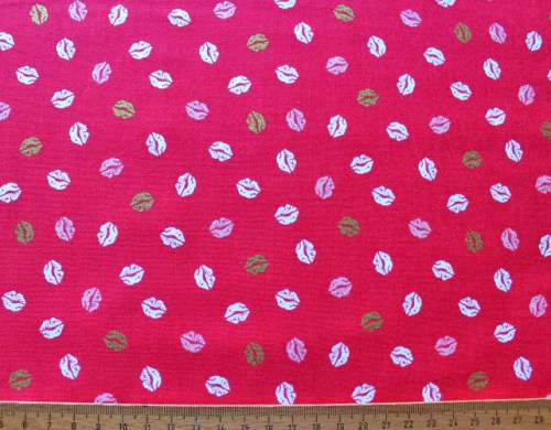 Kussmund rot goldfarben Baumwollstoff Patchworkstoff