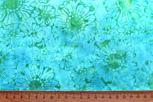Batik Blüten türkis grün Patchworkstoff